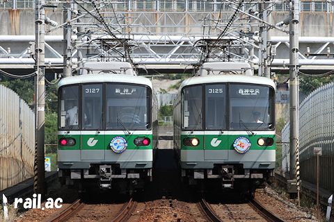 神戸市交通局たなばた列車「ひこぼし号」と「おりひめ号」の出会いの瞬間